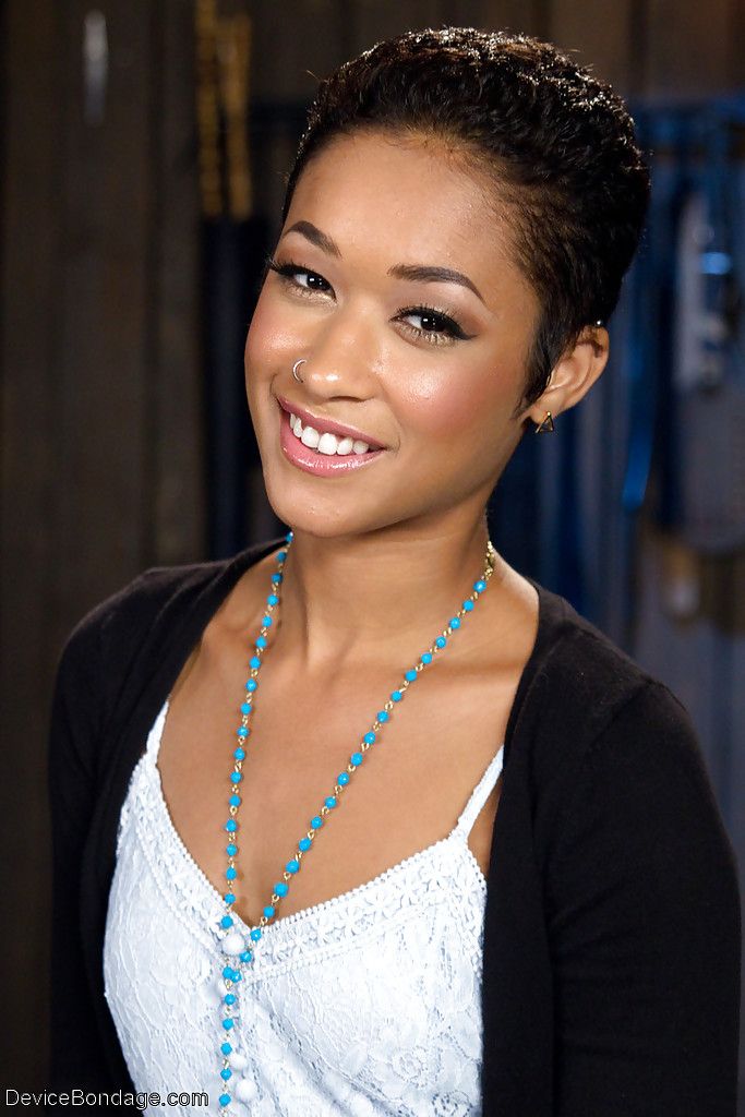 Theariannaperez onlyfans disgraced outdoors Skin Diamond Bondage shared wife